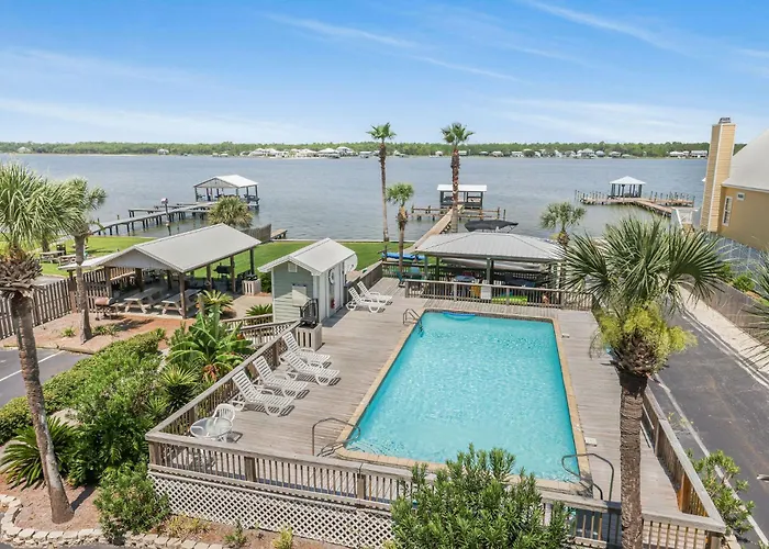 Lagoon Landing 202- Beautifully Decorated With Balcony & Pool Steps To & Lagoon *