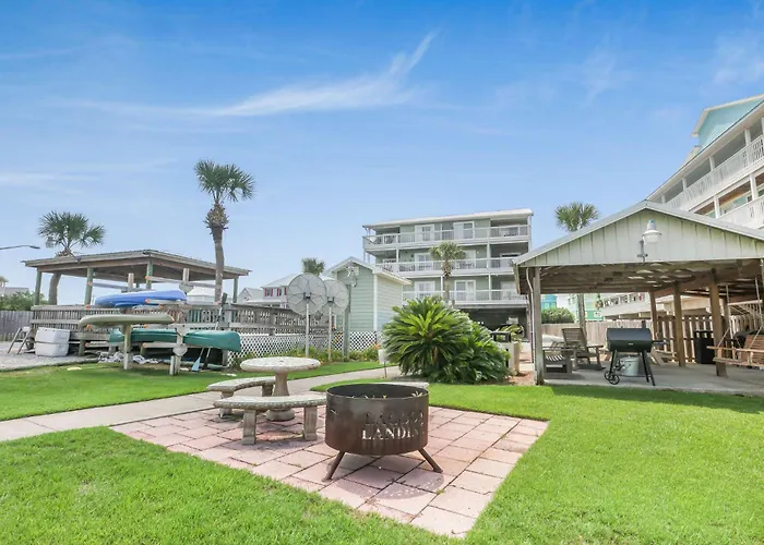 Lagoon Landing 202- Beautifully Decorated With Balcony & Pool Steps To & Lagoon