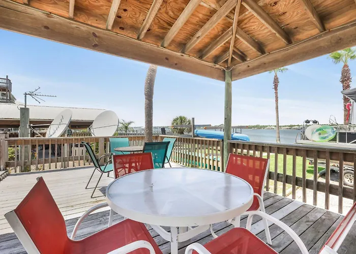 Holiday home Lagoon Landing 202- Beautifully Decorated With Balcony & Pool Steps To & Lagoon Gulf Shores