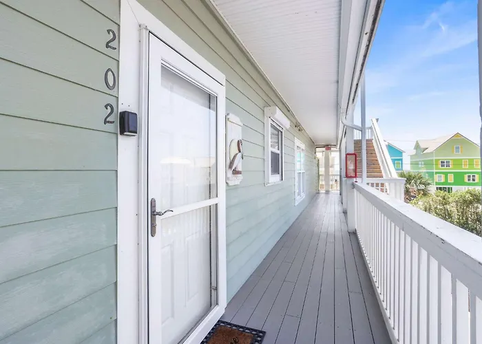 Lagoon Landing 202- Beautifully Decorated With Balcony & Pool Steps To & Lagoon * Gulf Shores