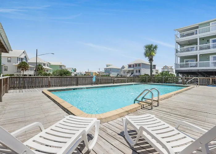 Lagoon Landing 202- Beautifully Decorated With Balcony & Pool Steps To & Lagoon *
