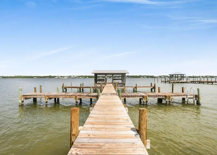 Lagoon Landing 202- Beautifully Decorated With Balcony & Pool Steps To & Lagoon
