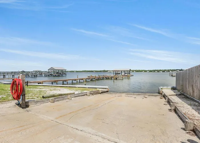 Holiday home Lagoon Landing 202- Beautifully Decorated With Balcony & Pool Steps To & Lagoon *
