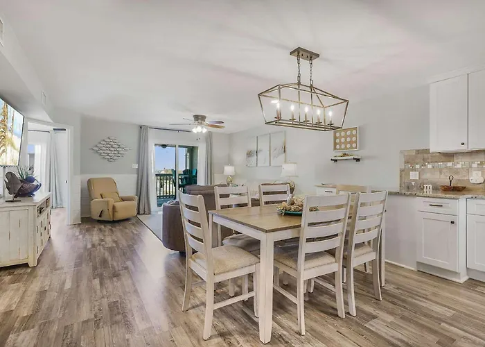 Lagoon Landing 202- Beautifully Decorated With Balcony & Pool Steps To & Lagoon Gulf Shores