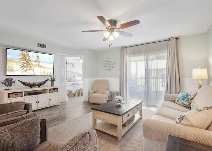 Lagoon Landing 202- Beautifully Decorated With Balcony & Pool Steps To & Lagoon Holiday home *