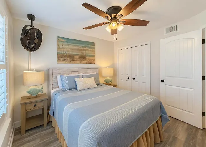 Lagoon Landing 202- Beautifully Decorated With Balcony & Pool Steps To & Lagoon Holiday home Gulf Shores